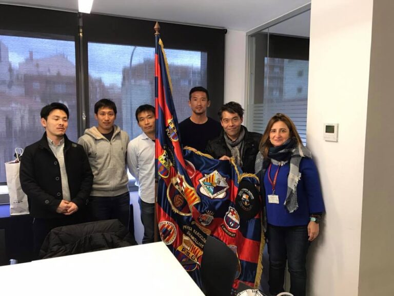 Penya  FC  Barcelona  Japanでバルサのオフィスに訪問。いつも我々をサポートしてくださるベゴンヤさん。日本からお土産も持って行きました。