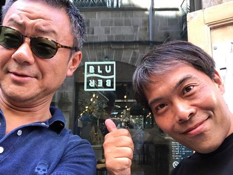 前乗りしていた山田副会長と合流。<br> 今日〜明日でバルサ幹部、ペーニャ事務所スタッフ、フェデレーション、 リーガ。。。などなど。会議、会食のアポ入れまくってます。<br> Vacacionesなんすけど。。。<br> ですが日本のバルサファンの為、バルサと日本のクレの皆様との距離が少しでも縮まります様に色々と仕掛けて参ります。